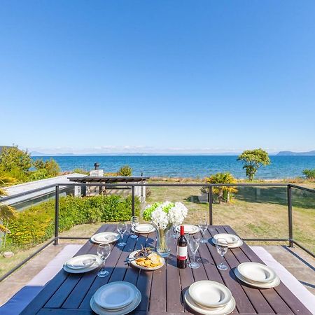 Lakefront Villa - Waitahanui Holiday Home Exteriör bild
