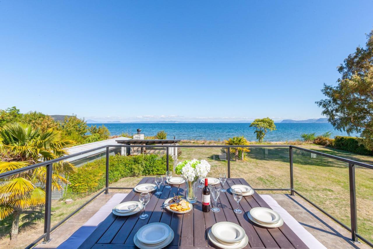 Lakefront Villa - Waitahanui Holiday Home Exteriör bild