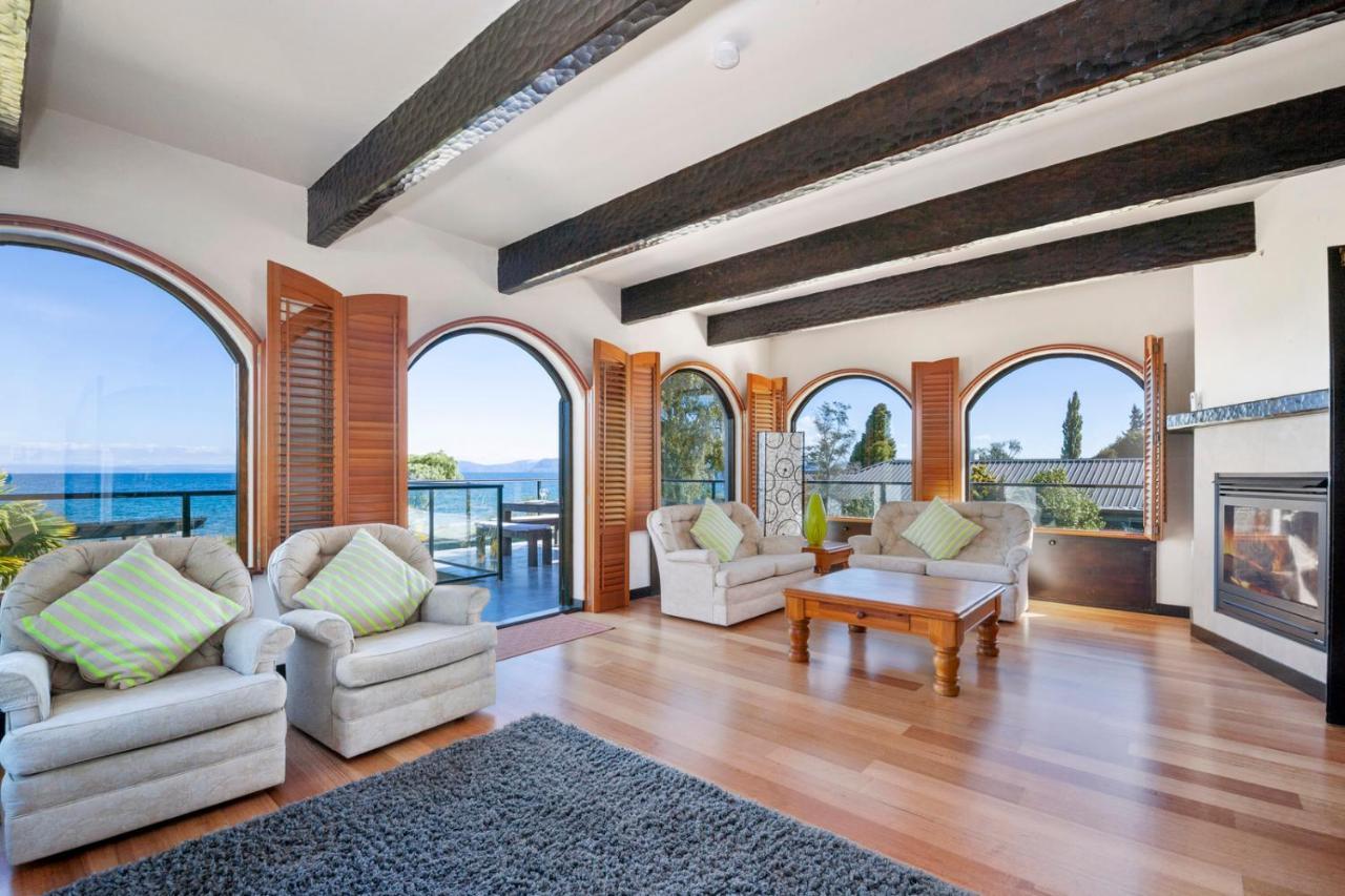 Lakefront Villa - Waitahanui Holiday Home Exteriör bild