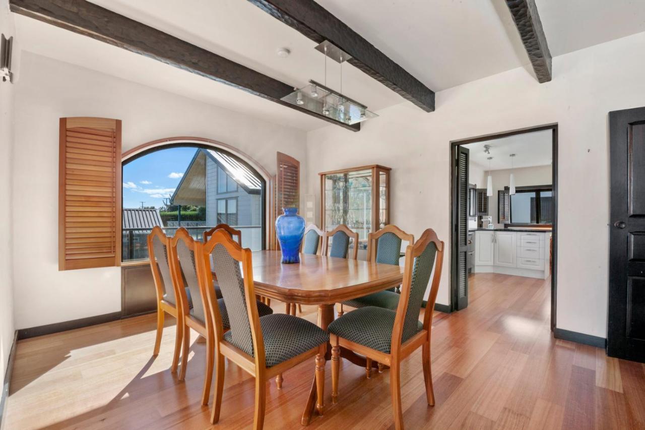 Lakefront Villa - Waitahanui Holiday Home Exteriör bild