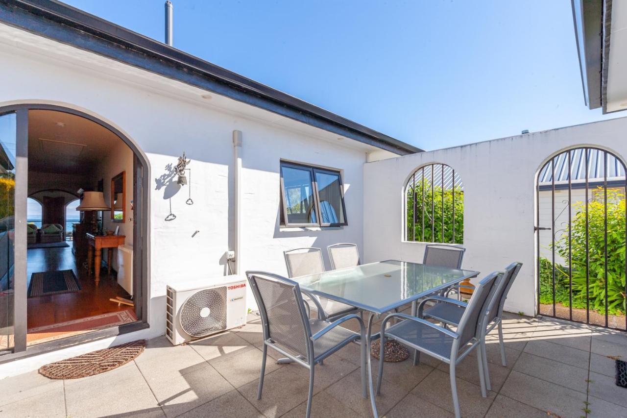 Lakefront Villa - Waitahanui Holiday Home Exteriör bild