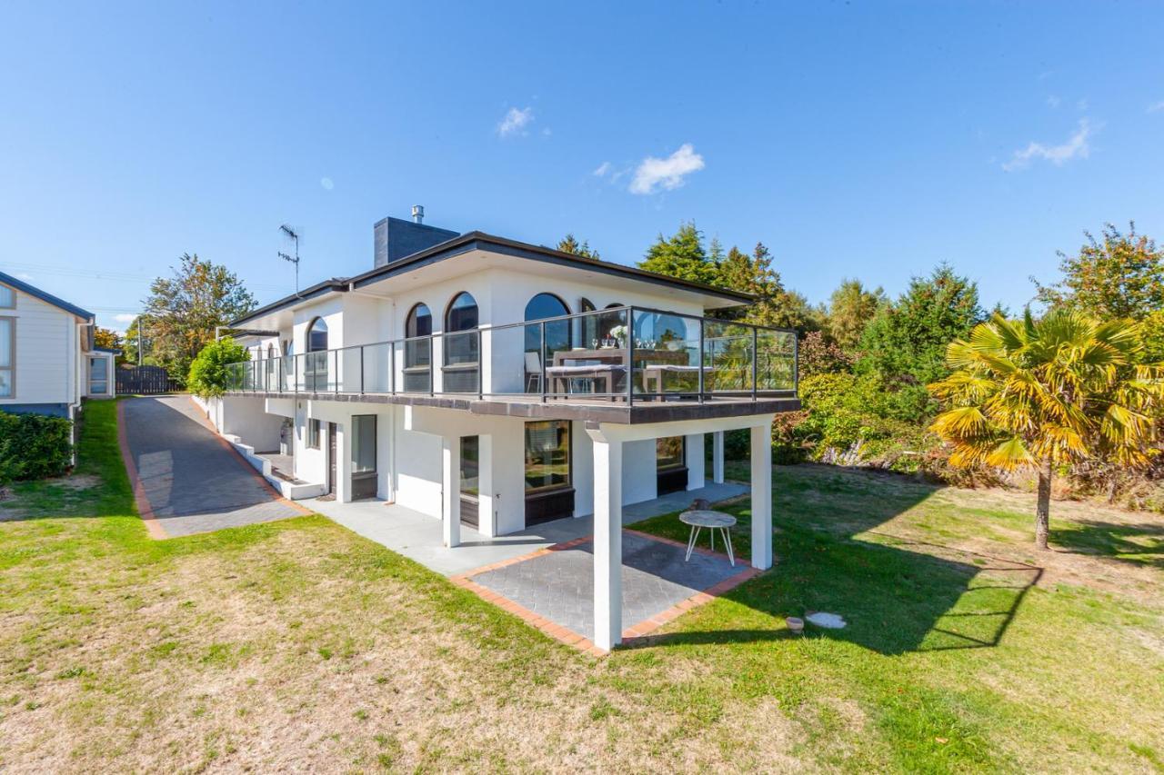 Lakefront Villa - Waitahanui Holiday Home Exteriör bild